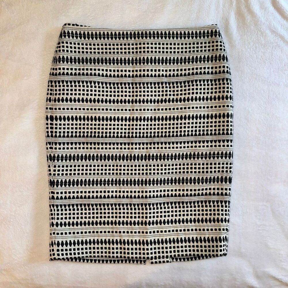 Ann Taylor LOFT Women’s Size 4 Pencil Skirt Cream Black Abstract Dot Pattern EUC